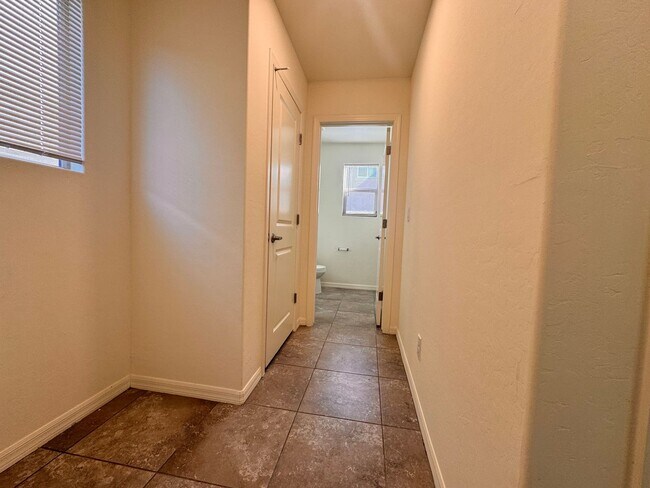 Building Photo - 3 Bed and 2.5 Bathrooms Home for Rent