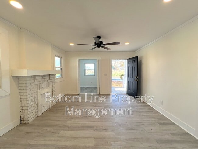 Building Photo - 218 Norwood Dr