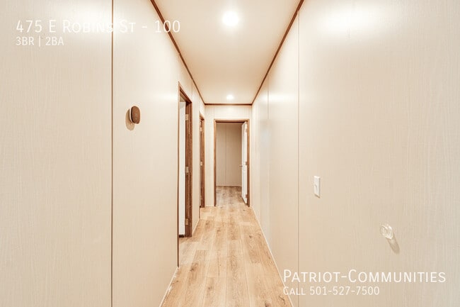 Building Photo - 475 E Robins St