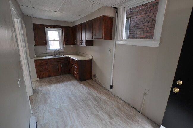 Building Photo - NO APPLICATION FEE!! Completely Renovated ...