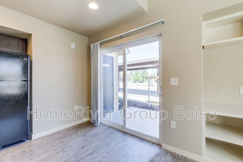 Building Photo - 8950 W Shellie Ln