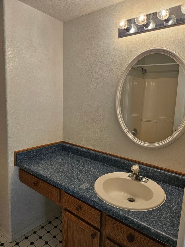 Building Photo - ALL PROSPECTIVE TENANTS MUST SUBMIT A $58 NON-REFUNDABLE APPLICATION FEE PER APPLICANT ONLINE AND...