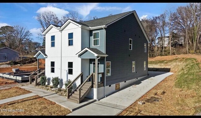 Building Photo - 3429 Garden Dr