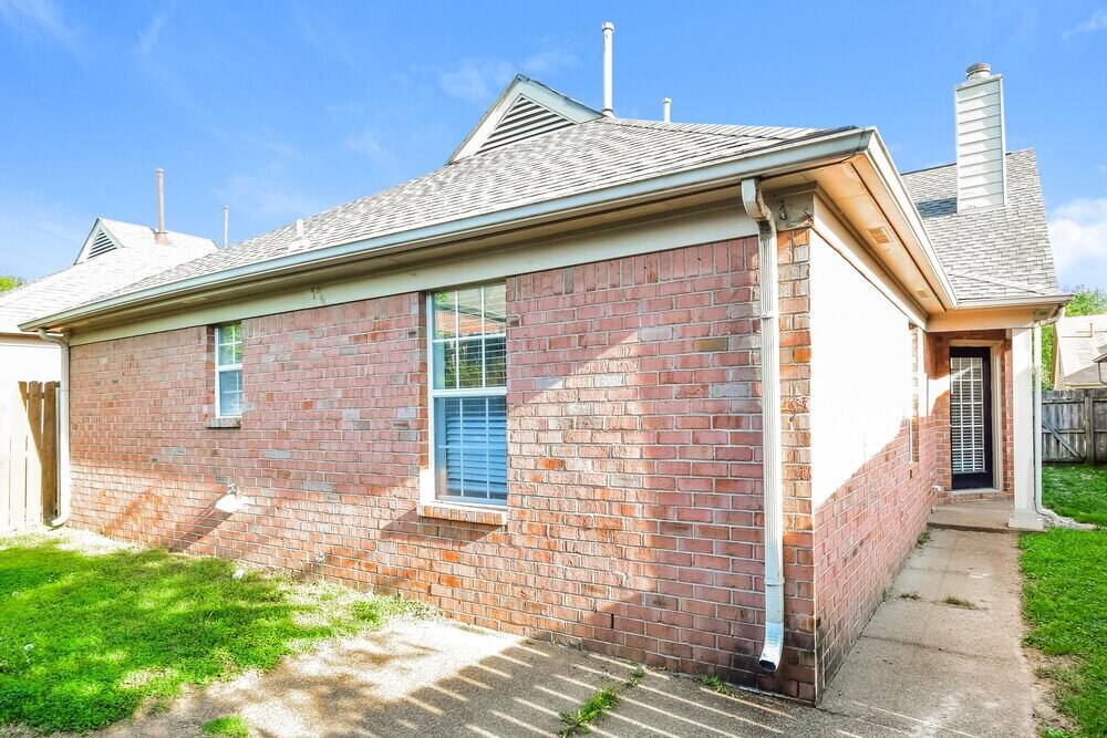 Building Photo - 7443 Glennmere Way