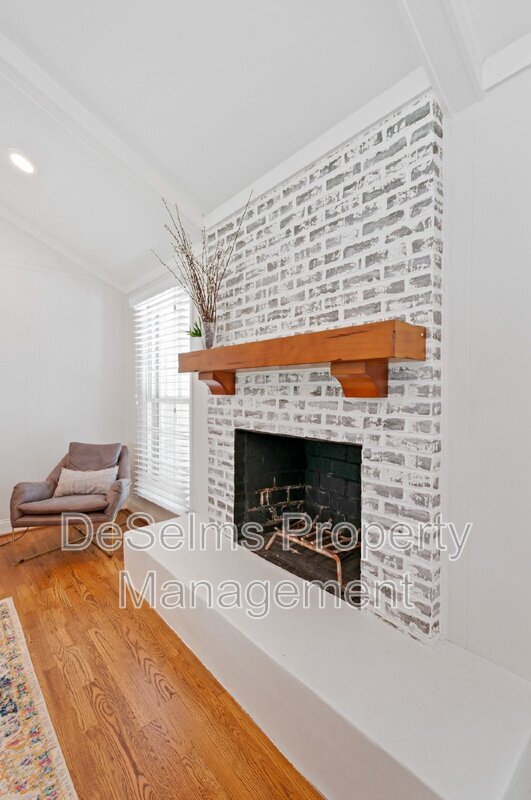 Building Photo - 819 Chrisman Dr