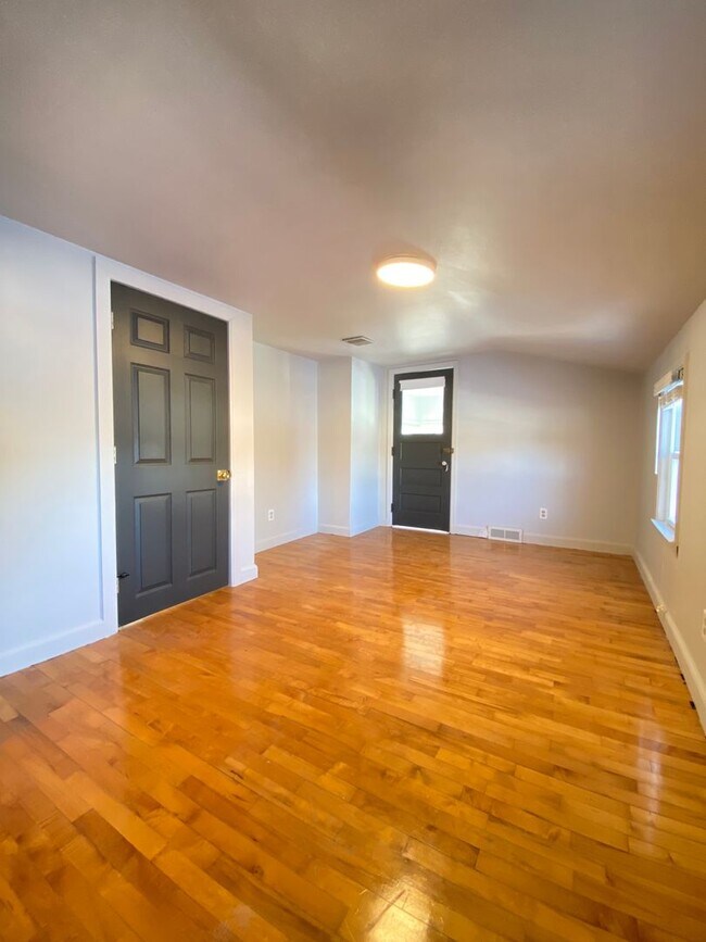 Building Photo - 2409 Omro Rd