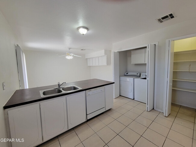 Building Photo - 336 Villa Canto St