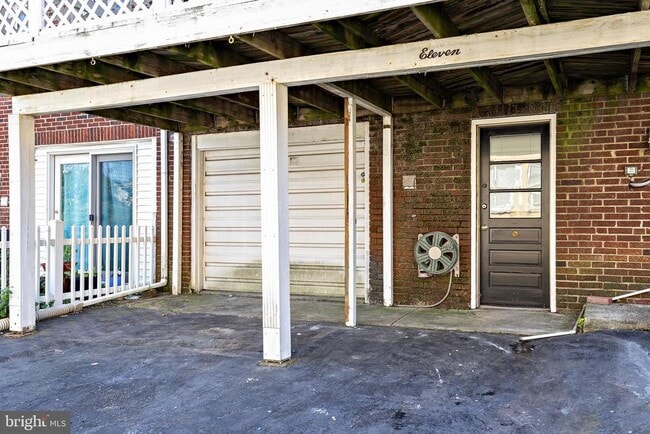 Building Photo - 11 Dowling Ave
