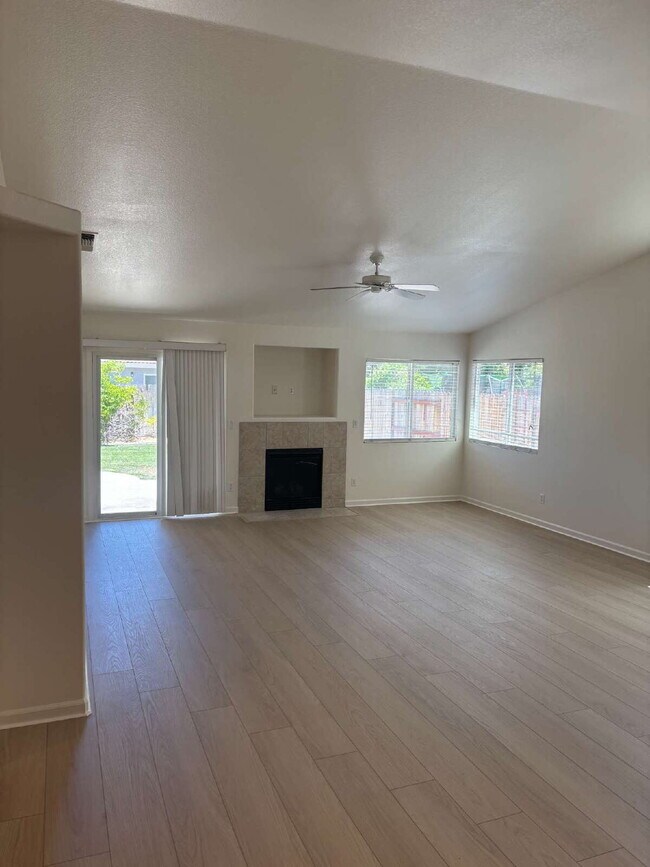 Building Photo - Charming 3 Bedroom Home in Desirable Elk Grove Neighborhood with 2-Car Garage