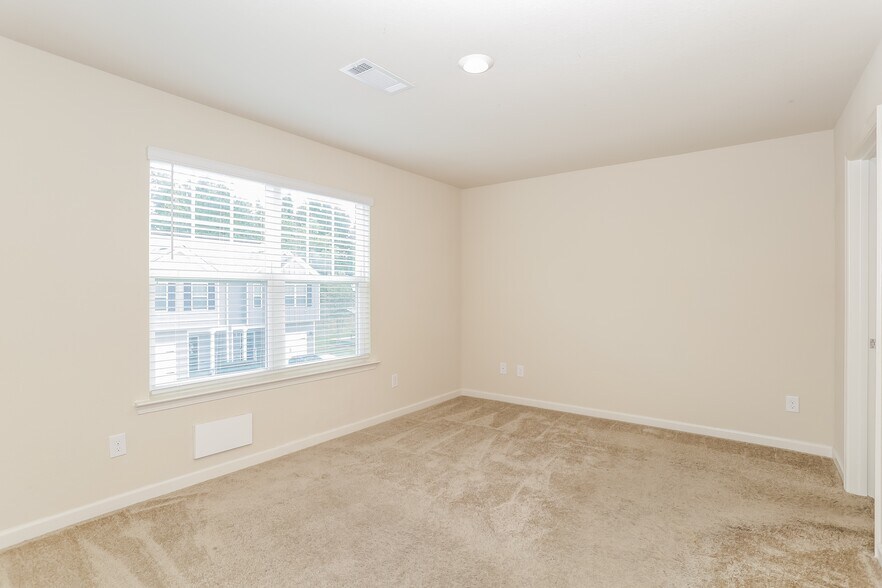Building Photo - 517 Highwood Ln