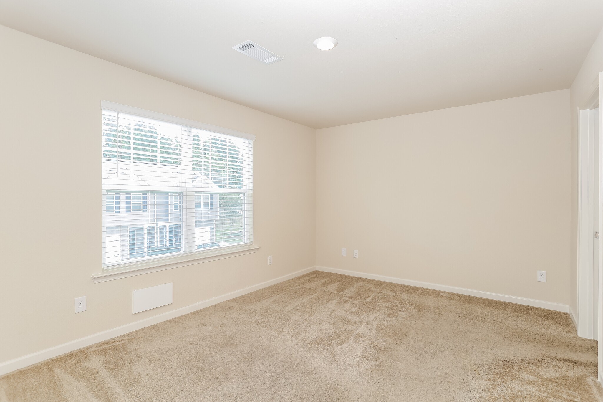Building Photo - 402 Highwood Ln