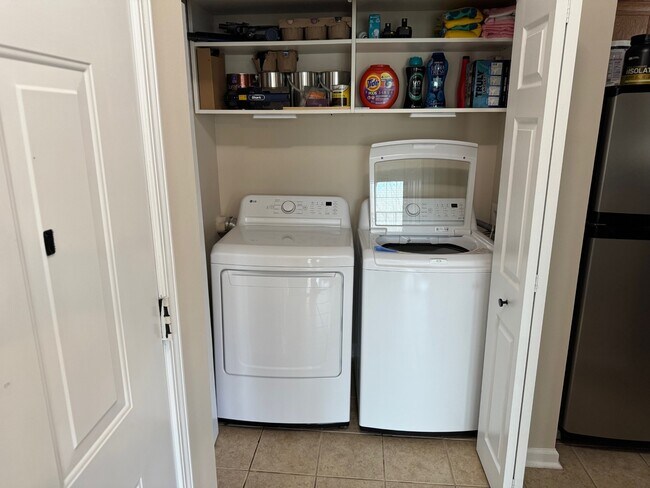 Building Photo - 45 Sycamore Ave