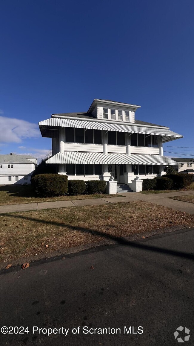 Building Photo - 130 9th St