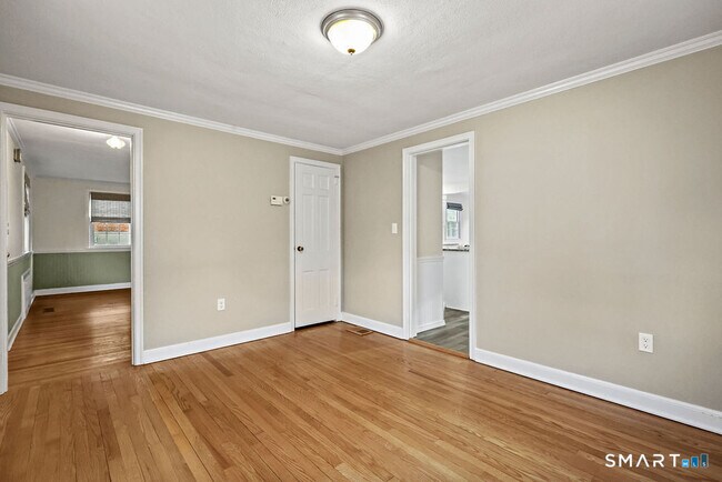 Building Photo - 575 S Main St