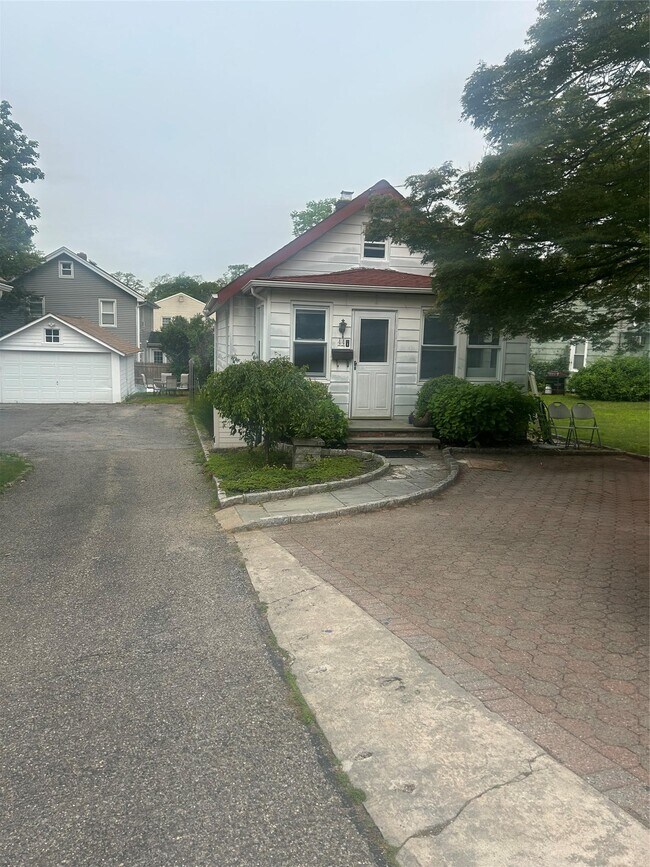 Primary Photo - 44 Perry Ave