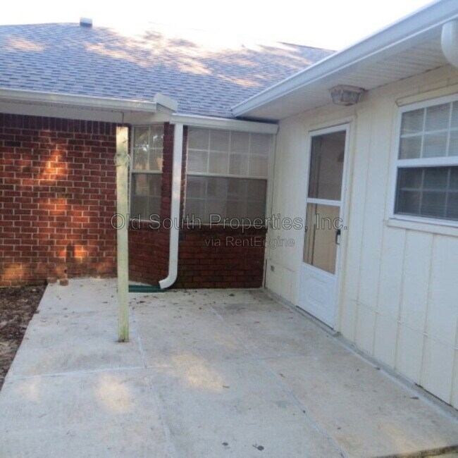 Building Photo - 2552 Southern Oaks Dr