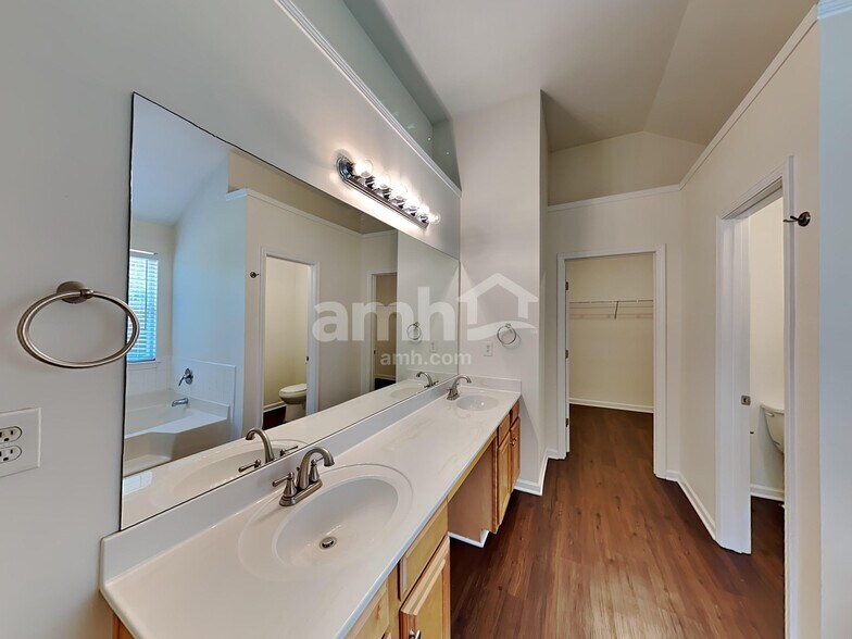 Building Photo - 412 Farmwood Way