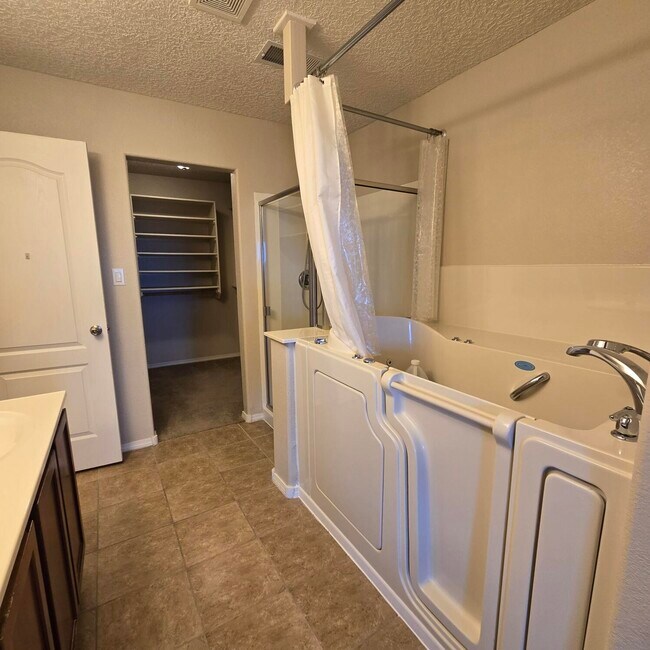 Building Photo - 6912 Vista Del Sol Dr NW
