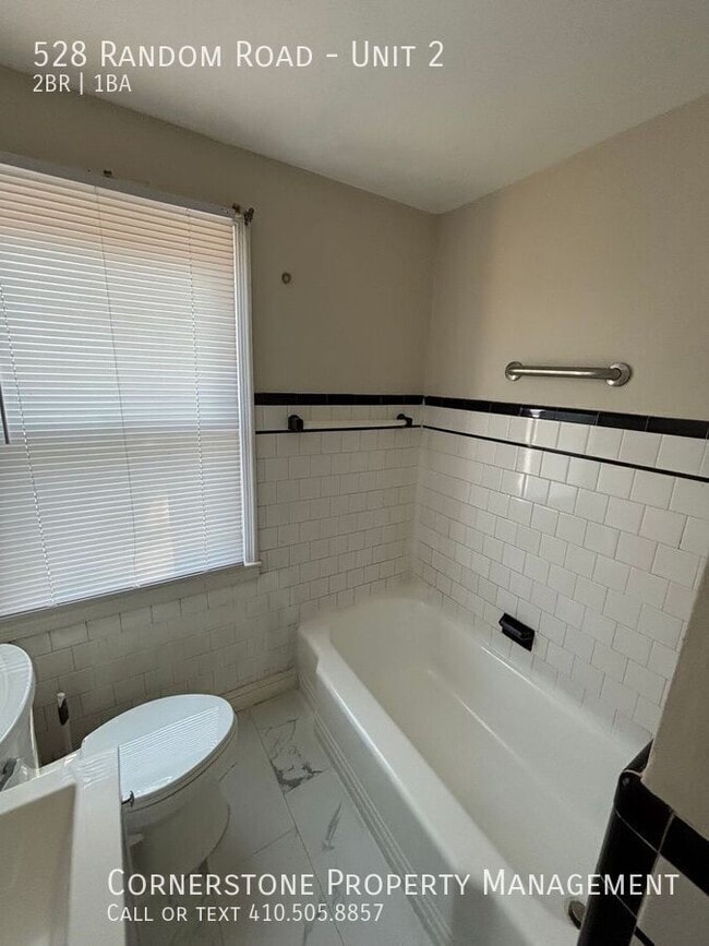 Building Photo - 528 Random Rd