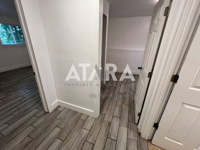 Building Photo - 3213 Rushton Ln