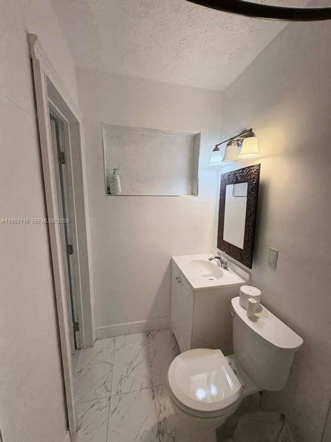 Building Photo - 221 NW 40th St