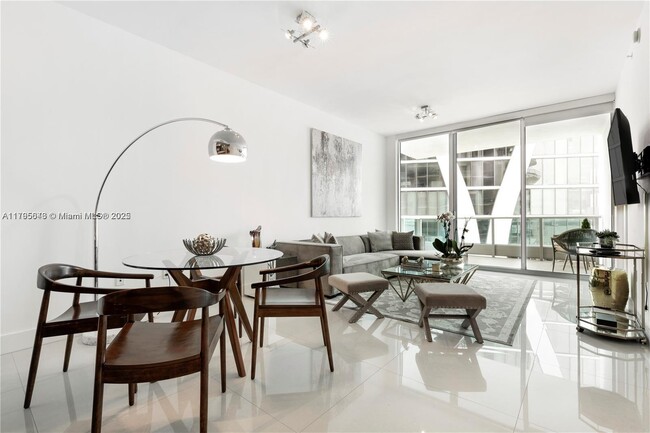 Building Photo - 900 Biscayne Blvd