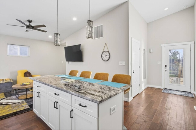 Building Photo - 518 Prospect St