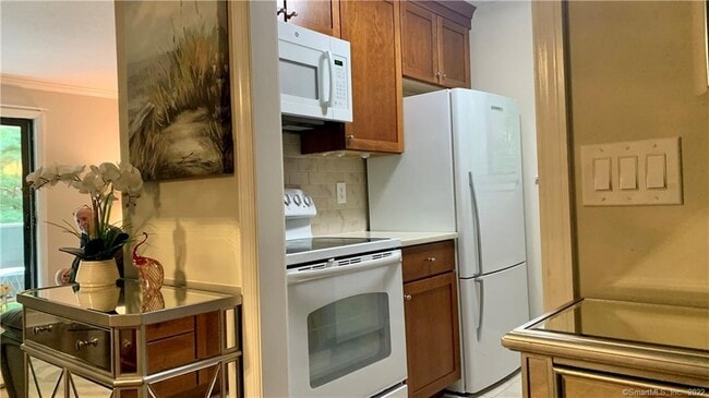 Building Photo - 3 Oakwood Dr