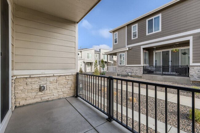 Building Photo - Stunning 3 Bed 2 1/2 Bath in Aurora!