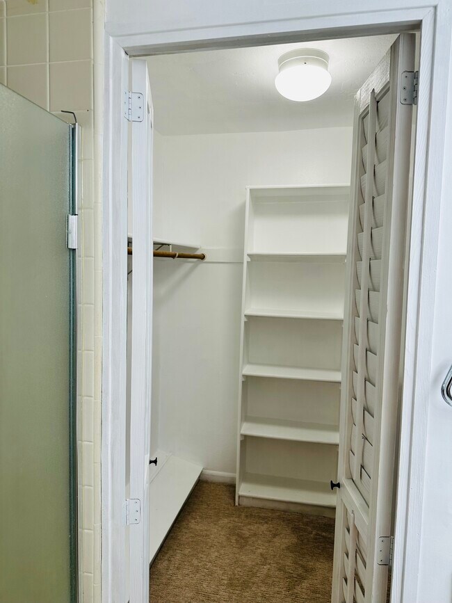 Building Photo - 1449 E Highland Ave