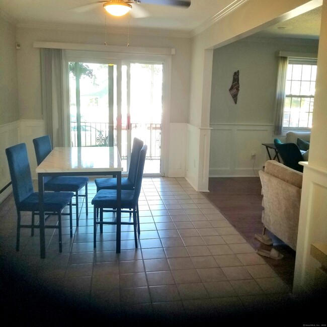 Building Photo - 185 Melba St