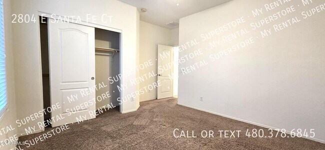 Building Photo - 2804 E Santa Fe Ct