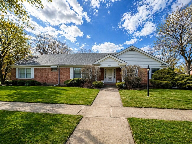 Building Photo - 200 Cherry St