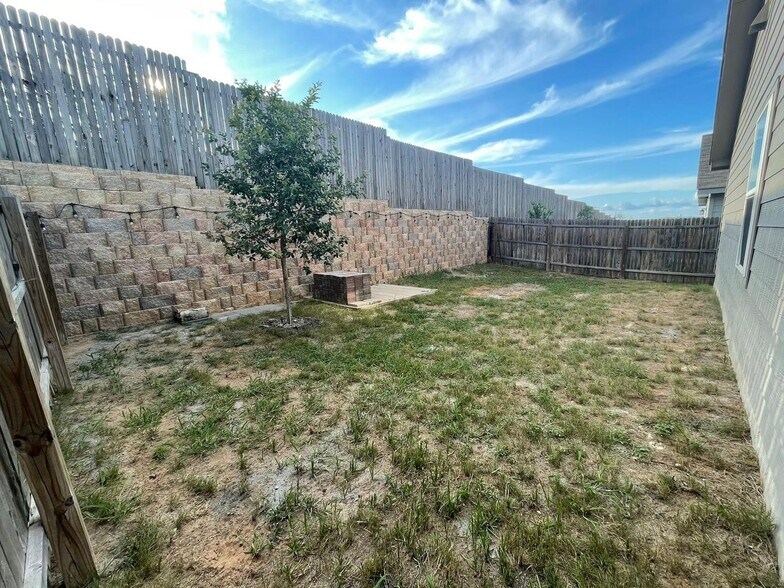 Building Photo - 6453 Cotton Ridge
