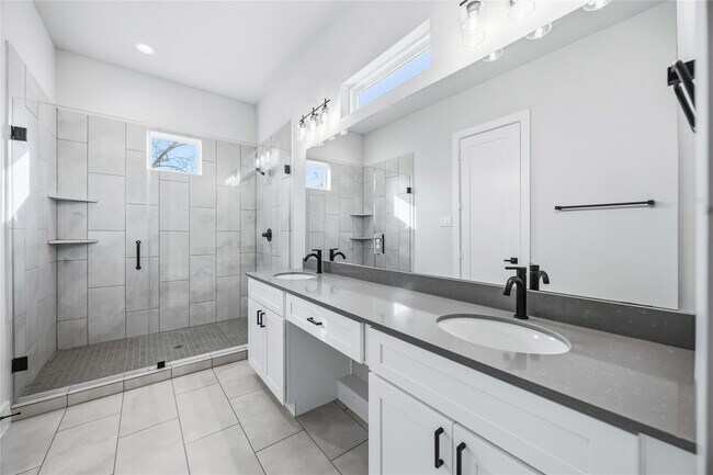 Building Photo - 6110 De Campo St