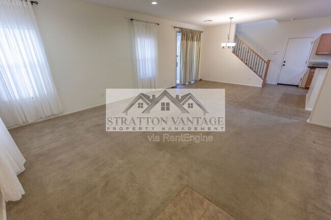 Building Photo - 928 S Hawk Ln