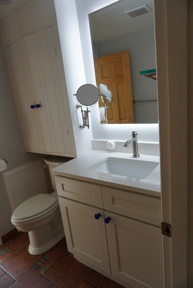 Half Bathroom - 4712 Surry Pl