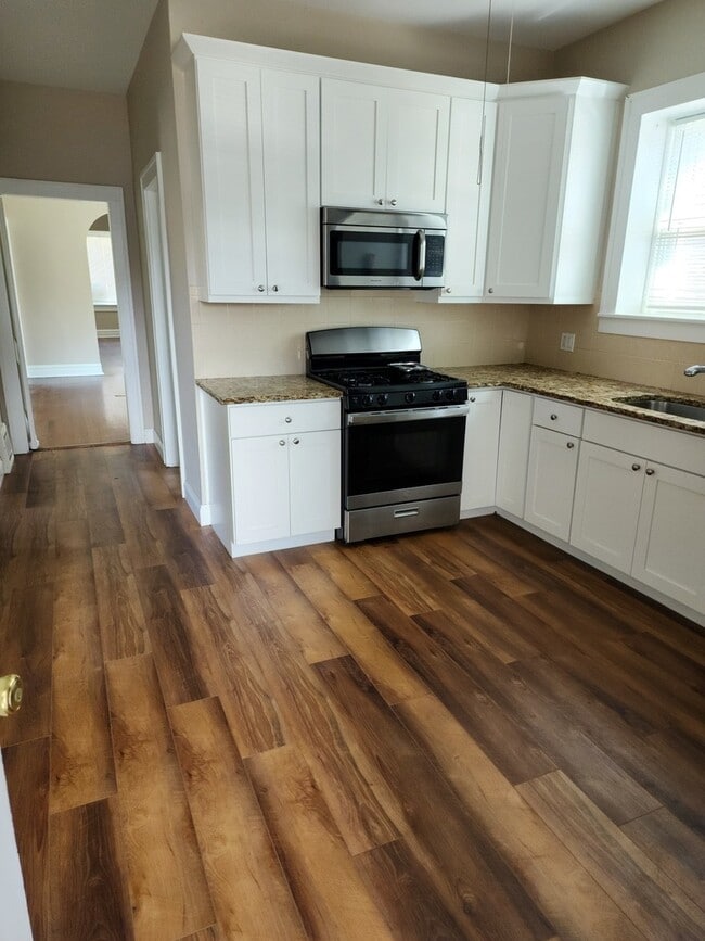 Building Photo - 5808 N Navarre Ave