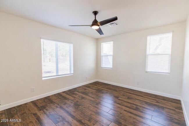 Building Photo - 341 E 14th St