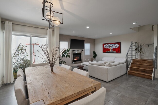 Building Photo - 11023 Fruitland Dr