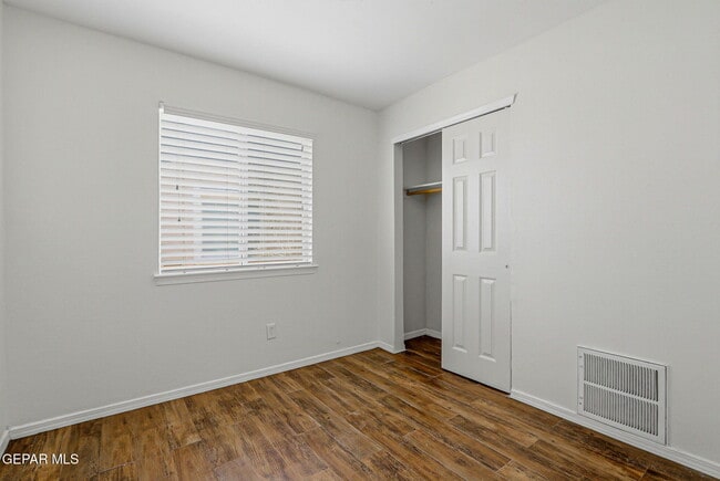 Building Photo - 305 De Palma Pl