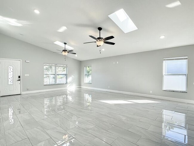 Building Photo - 4650 10th Ave S