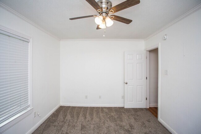 Building Photo - Move-In Ready! Stunning Home with Modern U...