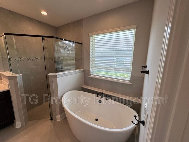 Building Photo - 64 Rose Dew Dr