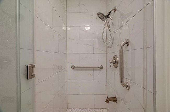 Building Photo - 2112 Limrick Dr