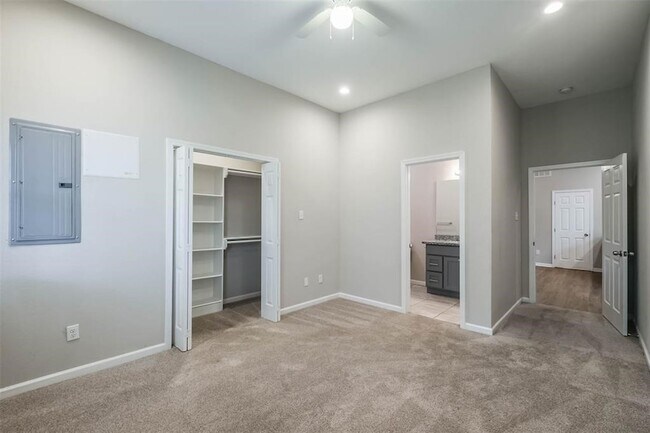 Building Photo - 3207 Avenue O