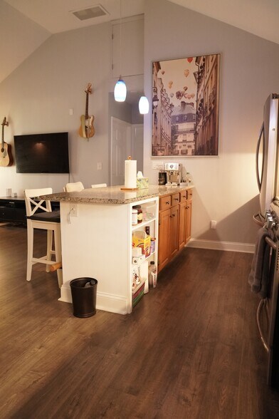 Kitchen Counter - 1033 Woodside Ave