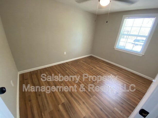 Building Photo - 1100 SE 9th St