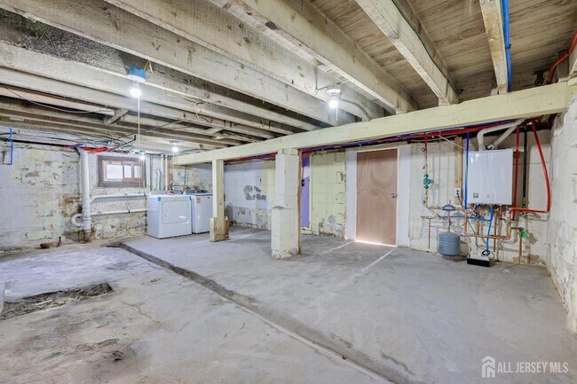 Building Photo - 36 2nd Ave