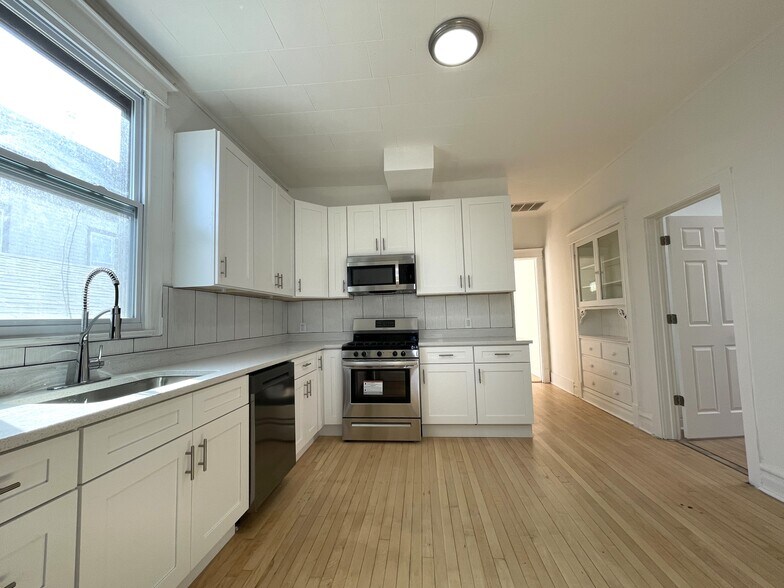 kitchen - 1321-2 East Ave